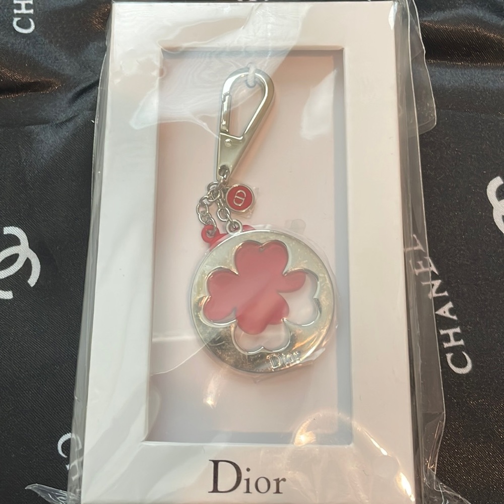 New Christian Dior Designer Clover Key Charm Special Edition - Picture 3 of 4